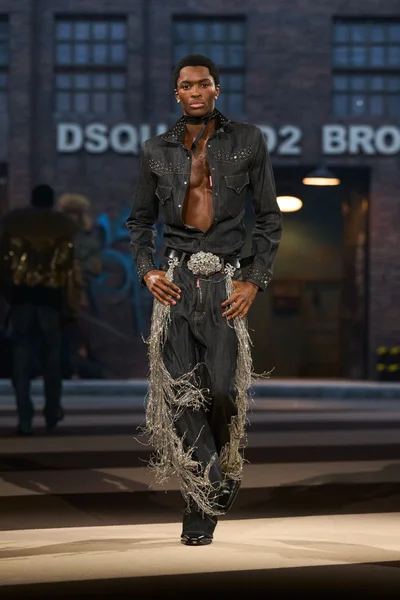 Look 12